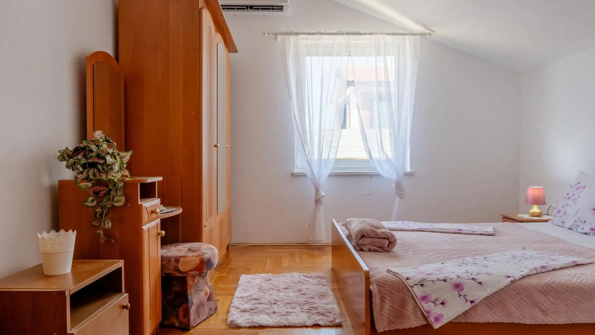 Apartments Bozena Vir